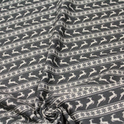 Tissu de coton de Noël scandinave aux rennes & étoiles de neiges écrus, fond gris - tissuspipi.com