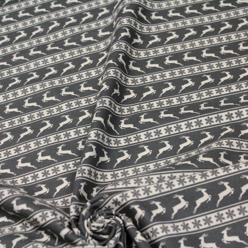 Tissu de coton de Noël scandinave aux rennes & étoiles de neiges écrus, fond gris - tissuspipi.com