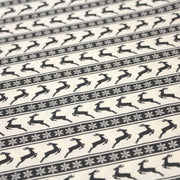 Tissu de coton de Noël scandinave aux rennes & étoiles de neiges gris, fond écru - tissuspipi.com