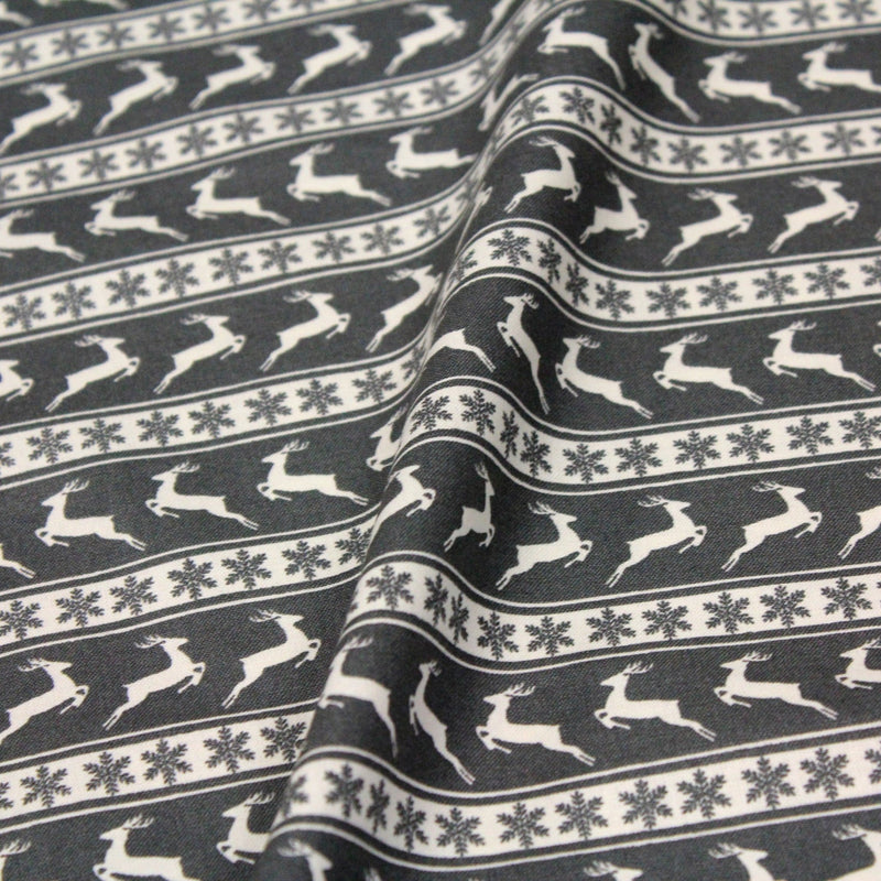 Tissu de coton de Noël scandinave aux rennes & étoiles de neiges écrus, fond gris - tissuspipi.com