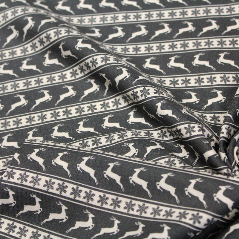 Tissu de coton de Noël scandinave aux rennes & étoiles de neiges écrus, fond gris - tissuspipi.com