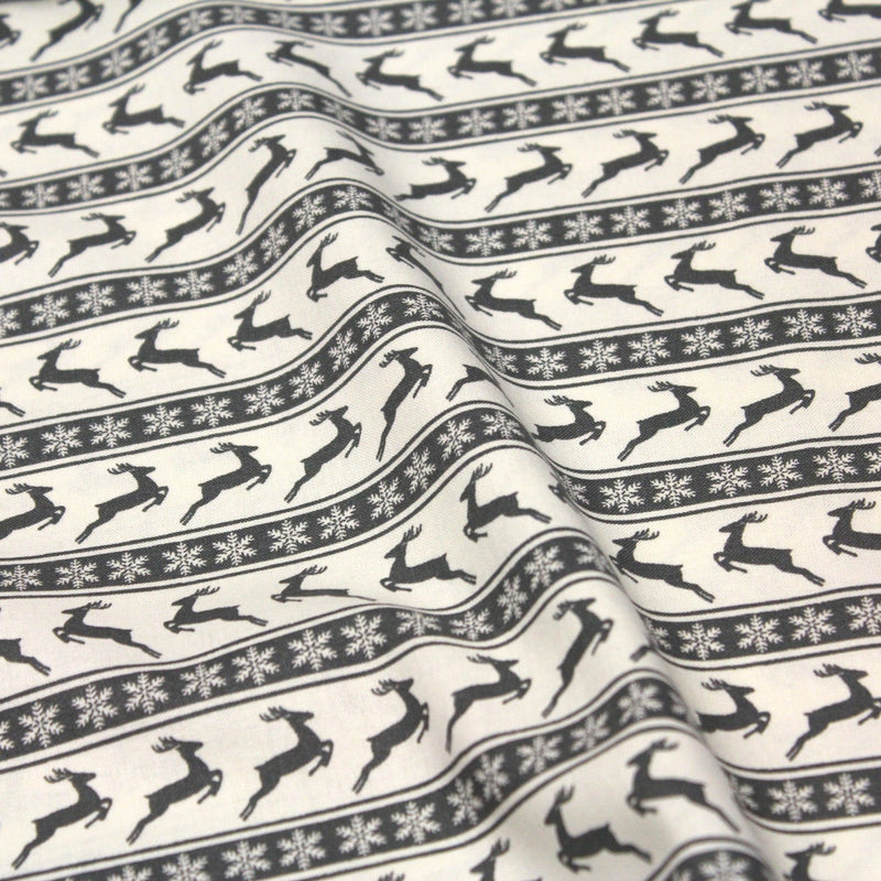Tissu de coton de Noël scandinave aux rennes & étoiles de neiges gris, fond écru - tissuspipi.com
