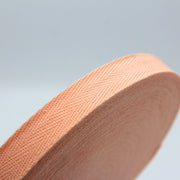 Ruban sergé de coton couleur corail 14mm - Galette de 50 mètres - Fabrication française - tissuspipi.com
