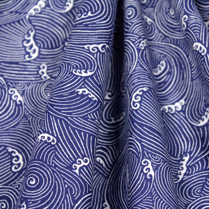 Tissu cotonnade vagues japonaises NAMI bleu roi et blanches, façon Kanagawa par Hokusai - OEKO - TEX STANDARD 100 - tissuspipi.com