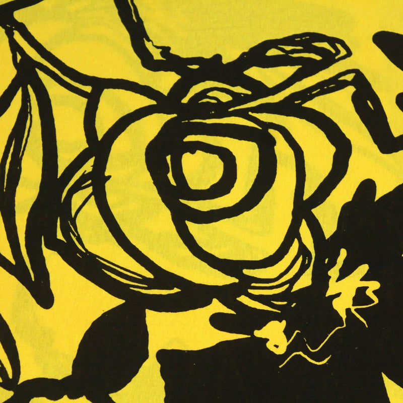 Tissu jersey de viscose jaune aux grandes fleurs noires - COLLECTION ETHNIQUE - tissuspipi.com