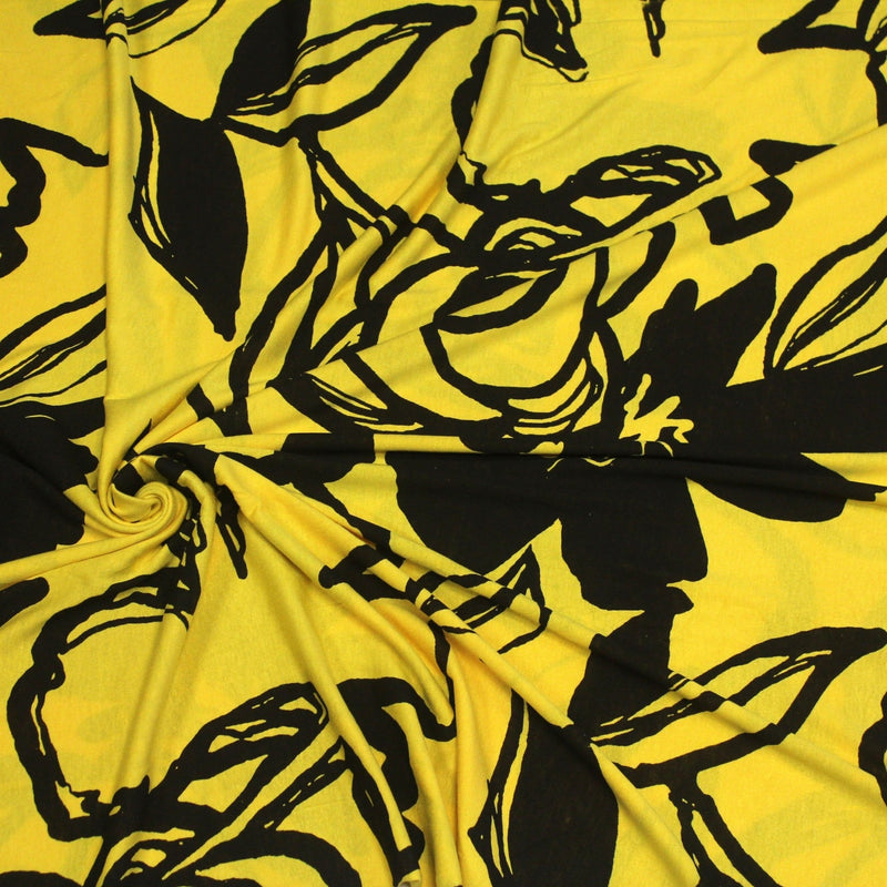 Tissu jersey de viscose jaune aux grandes fleurs noires - COLLECTION ETHNIQUE - tissuspipi.com