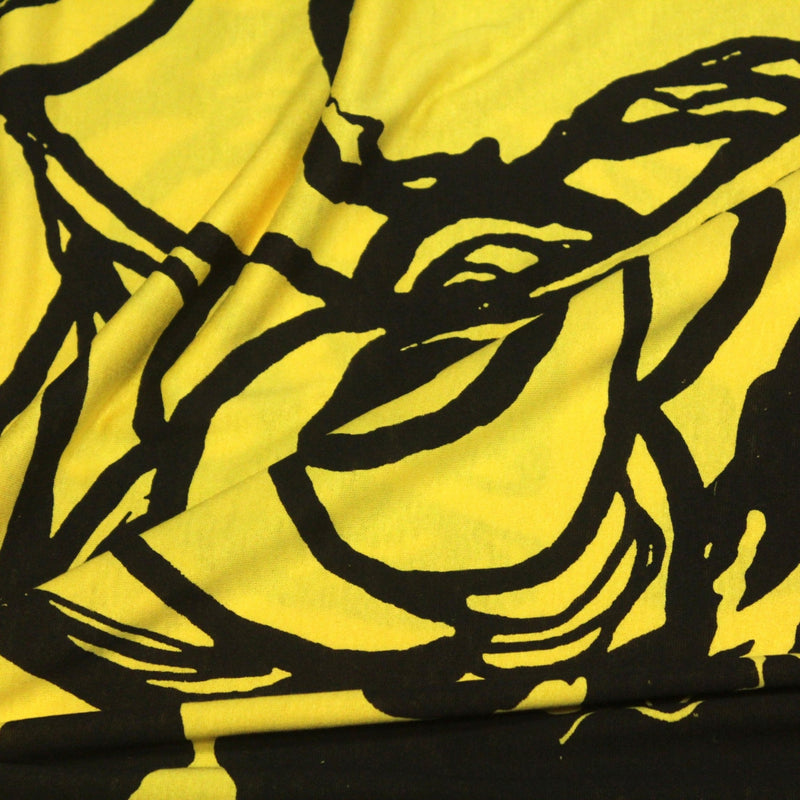 Tissu jersey de viscose jaune aux grandes fleurs noires - COLLECTION ETHNIQUE - tissuspipi.com