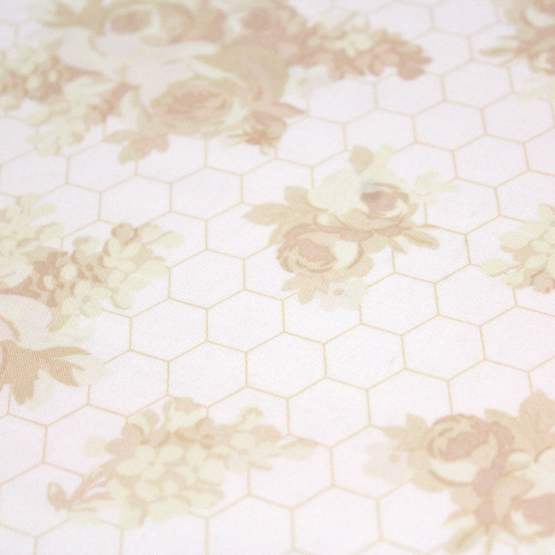 Tissu popeline coton WIMBLEDON, fond nid d'abeille & fleurs jaune pâle, motif britannique - tissuspipi.com