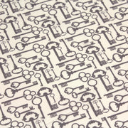 Tissu popeline de coton aux clefs vintage taupe, fond écru - tissuspipi.com