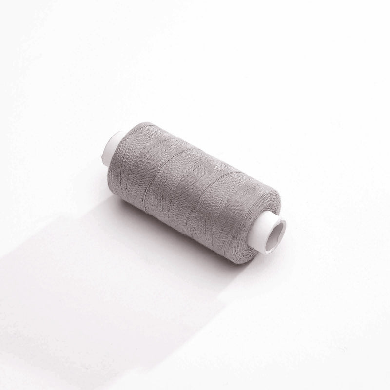 Bobine de fil gris perle - 500m - Fabrication française - Oeko - Tex - tissuspipi.com