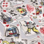 Tissu de coton ALICE au lapin blanc & au jeu de cartes, fond gris clair - Oeko - Tex - tissuspipi.com