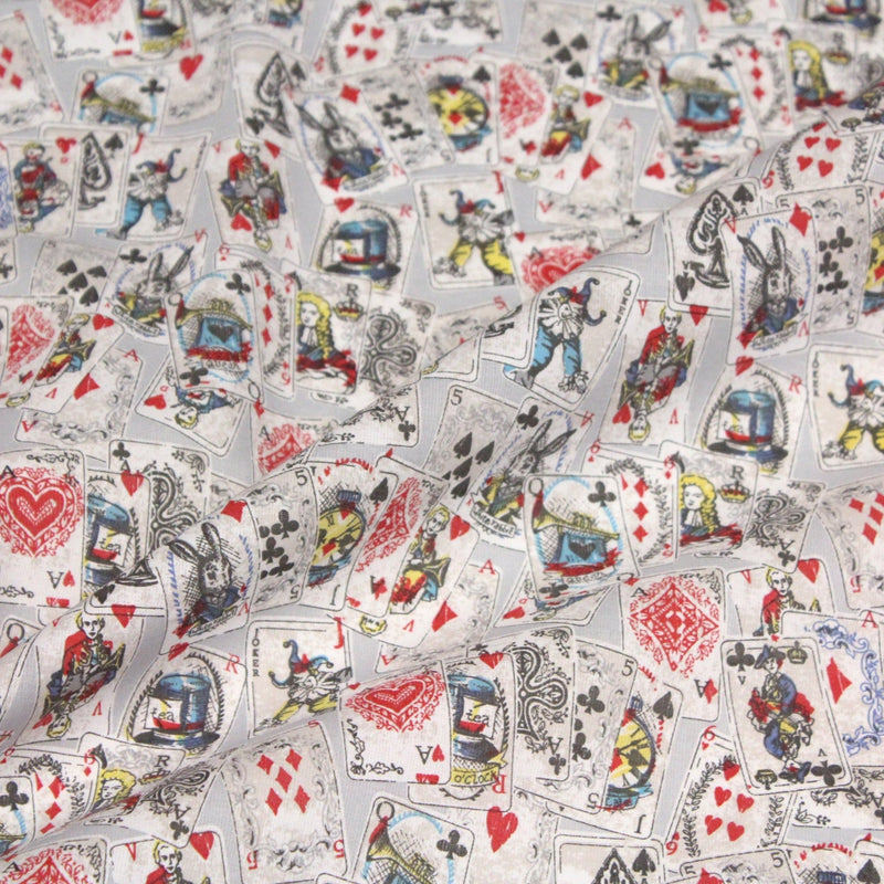 Tissu de coton ALICE au lapin blanc & au jeu de cartes, fond gris clair - Oeko - Tex - tissuspipi.com