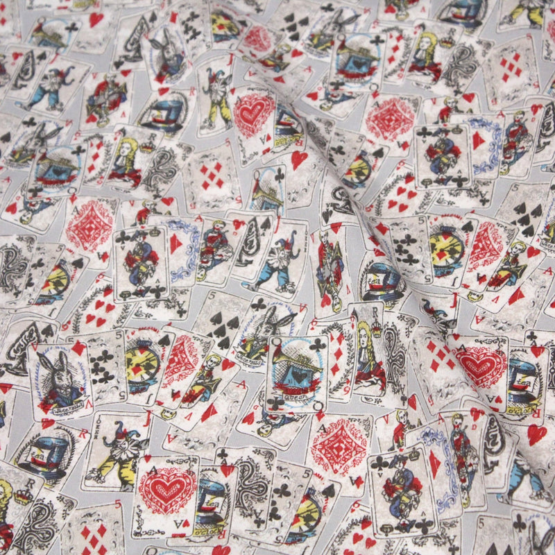 Tissu de coton ALICE au lapin blanc & au jeu de cartes, fond gris clair - Oeko - Tex - tissuspipi.com