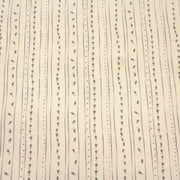 Tissu de coton de Noël scandinave aux décorations de Noël grises, fond écru - tissuspipi.com