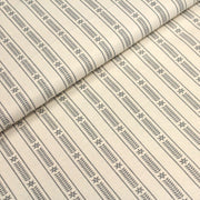 Tissu de coton de Noël scandinave aux étoiles de neiges grises, fond écru - tissuspipi.com