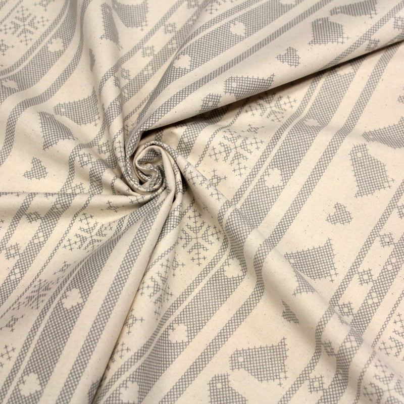 Tissu de coton de Noël scandinave aux motifs points de croix gris, fond écru - tissuspipi.com