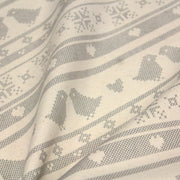 Tissu de coton de Noël scandinave aux motifs points de croix gris, fond écru - tissuspipi.com