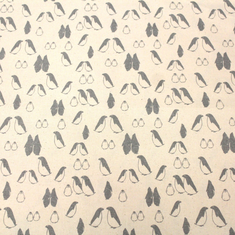 Tissu de coton de Noël scandinave aux pingouins gris, fond écru - tissuspipi.com