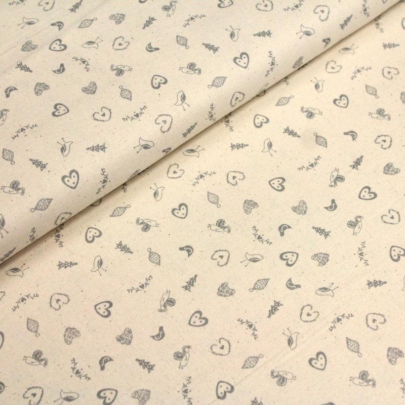 Tissu de coton de Noël scandinave aux petits objets de Noël gris, fond écru - tissuspipi.com