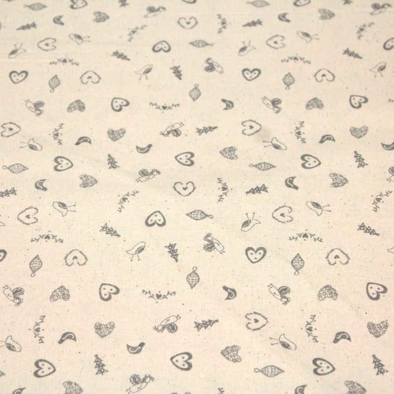 Tissu de coton de Noël scandinave aux petits objets de Noël gris, fond écru - tissuspipi.com