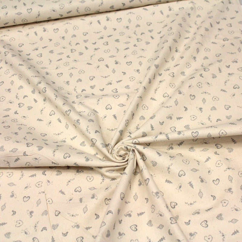 Tissu de coton de Noël scandinave aux petits objets de Noël gris, fond écru - tissuspipi.com