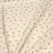 Tissu de coton de Noël scandinave aux petits objets de Noël gris, fond écru - tissuspipi.com