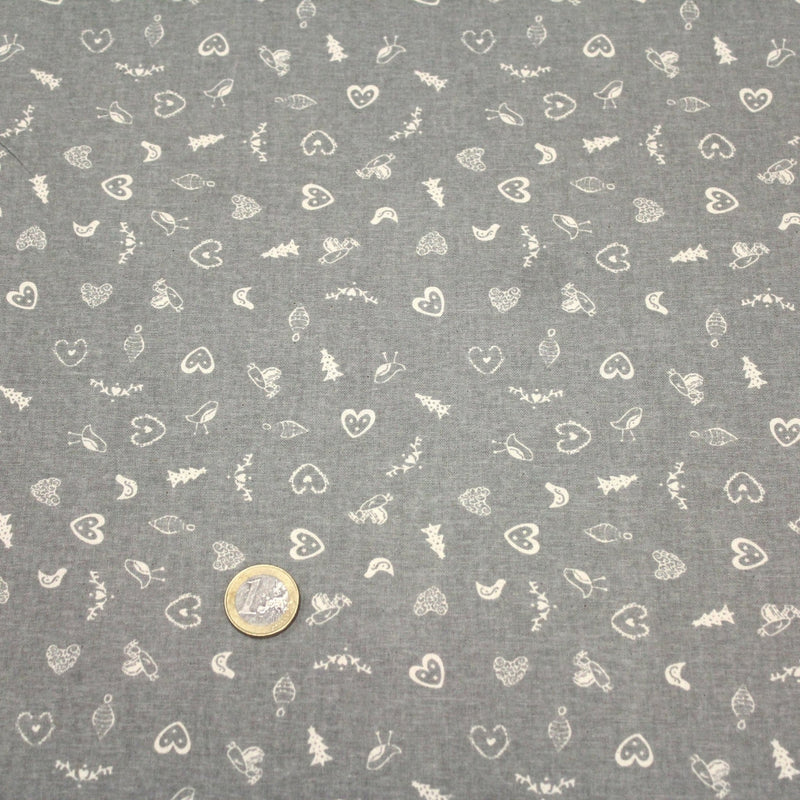 Tissu de coton de Noël scandinave aux petits objets de Noël écrus, fond gris - tissuspipi.com