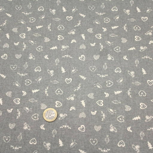 Tissu de coton de Noël scandinave aux petits objets de Noël écrus, fond gris - tissuspipi.com
