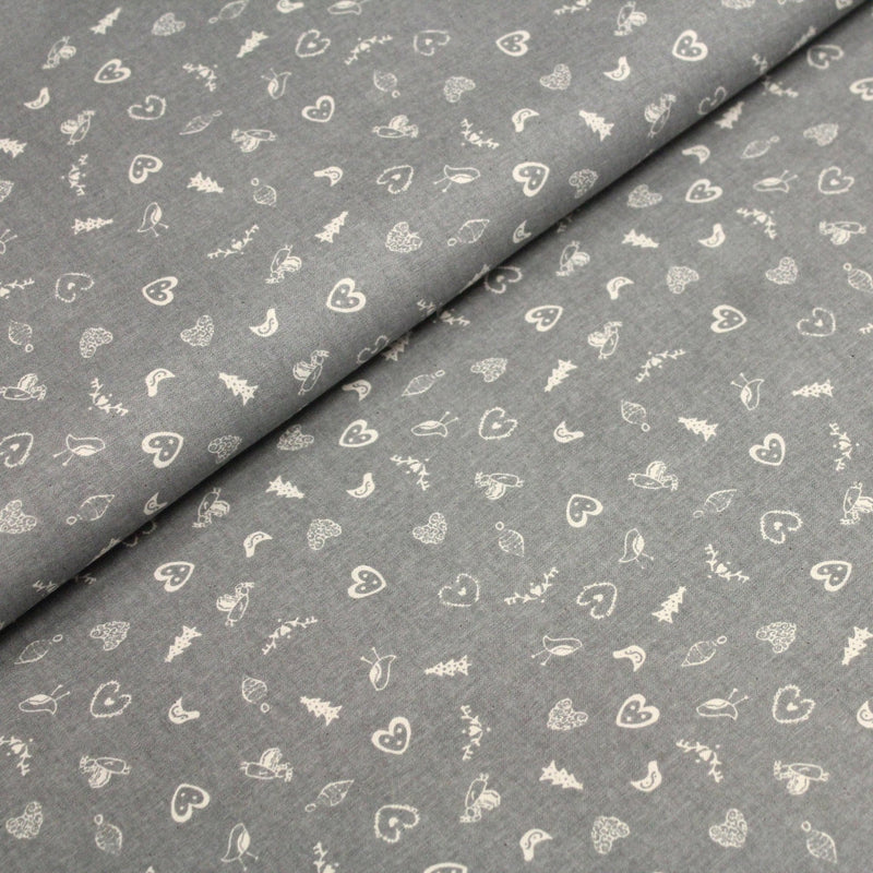 Tissu de coton de Noël scandinave aux petits objets de Noël écrus, fond gris - tissuspipi.com