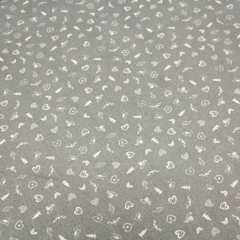 Tissu de coton de Noël scandinave aux petits objets de Noël écrus, fond gris - tissuspipi.com