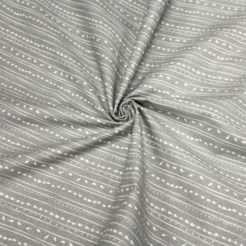 Tissu de coton de Noël scandinave aux décorations de Noël écrues, fond gris - tissuspipi.com
