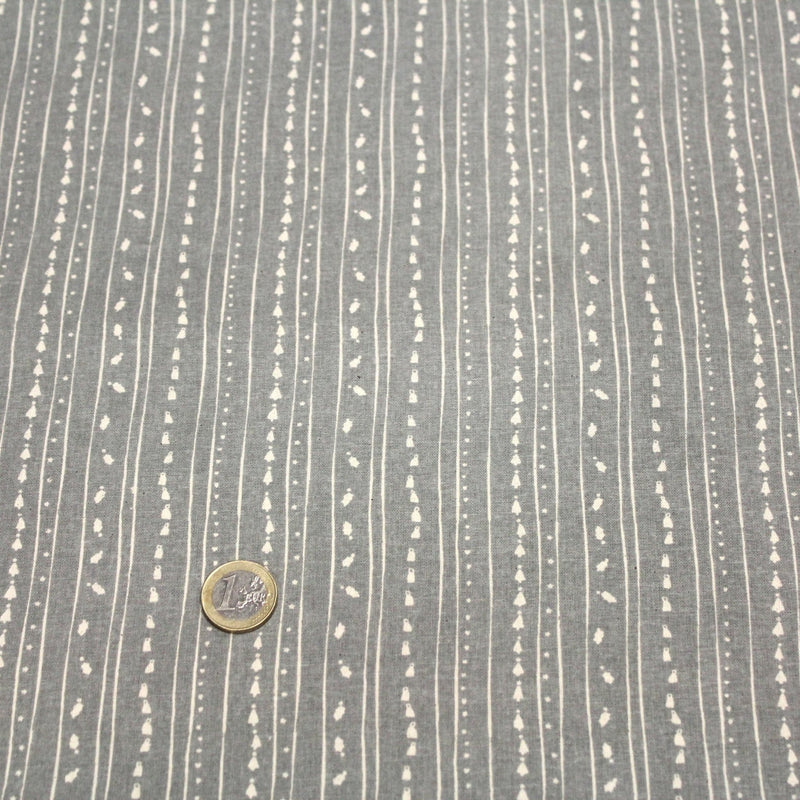 Tissu de coton de Noël scandinave aux décorations de Noël écrues, fond gris - tissuspipi.com