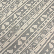 Tissu de coton de Noël scandinave aux motifs points de croix écrus, fond gris - tissuspipi.com