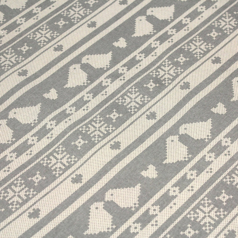 Tissu de coton de Noël scandinave aux motifs points de croix écrus, fond gris - tissuspipi.com