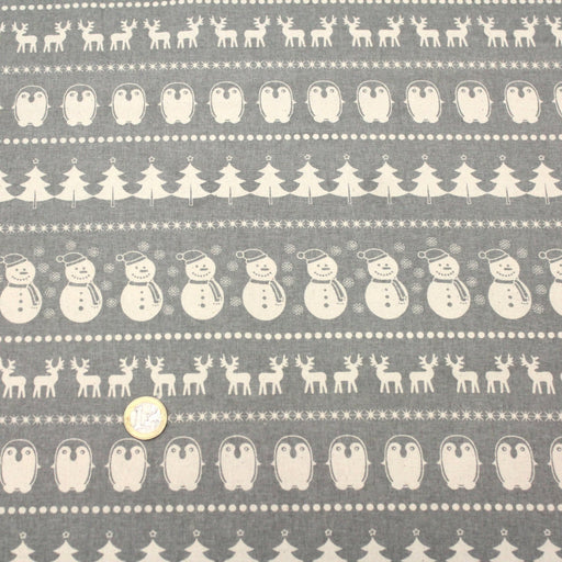 Tissu de coton de Noël scandinave aux bonshommes de neige, rennes, pingouins, sapins de Noël écrus, fond gris - tissuspipi.com