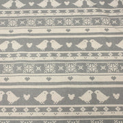 Tissu de coton de Noël scandinave aux motifs points de croix écrus, fond gris - tissuspipi.com