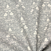 Tissu de coton de Noël scandinave aux cloches & arabesques écrues, fond gris - tissuspipi.com