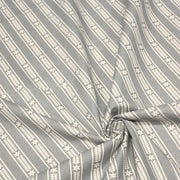 Tissu de coton de Noël scandinave aux étoiles de neiges écrues, fond gris - tissuspipi.com