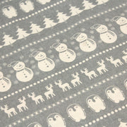 Tissu de coton de Noël scandinave aux bonshommes de neige, rennes, pingouins, sapins de Noël écrus, fond gris - tissuspipi.com