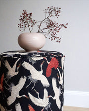 Tissu jacquard motif traditionnel japonais des grues tsuru écrues & rouges, fond noir - Oeko - Tex - tissuspipi.com