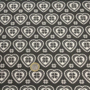 Tissu de coton de Noël scandinave aux cœurs & étoiles de neiges écrus, fond gris - tissuspipi.com
