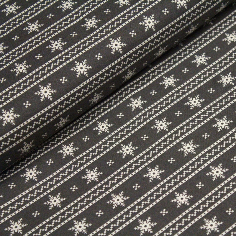 Tissu de coton de Noël scandinave aux flocons de neige écrus, fond gris - tissuspipi.com
