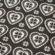 Tissu de coton de Noël scandinave aux cœurs & étoiles de neiges écrus, fond gris - tissuspipi.com