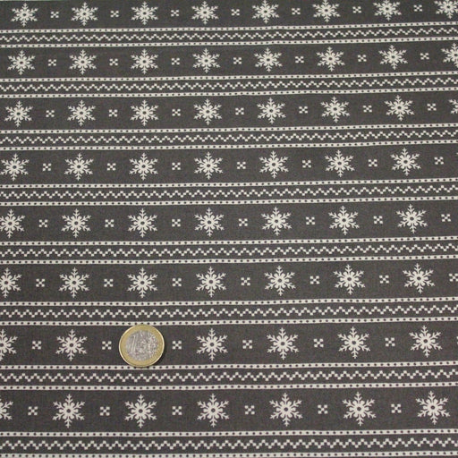 Tissu de coton de Noël scandinave aux flocons de neige écrus, fond gris - tissuspipi.com