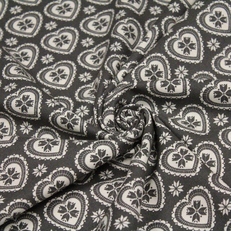 Tissu de coton de Noël scandinave aux cœurs & étoiles de neiges écrus, fond gris - tissuspipi.com