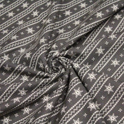 Tissu de coton de Noël scandinave aux flocons de neige écrus, fond gris - tissuspipi.com