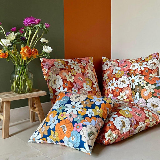 Tissu gabardine de coton SUZANNE imprimé fleurs rétro : bleu, rouille, olive - OEKO - TEX STANDARD 100 - tissuspipi.com