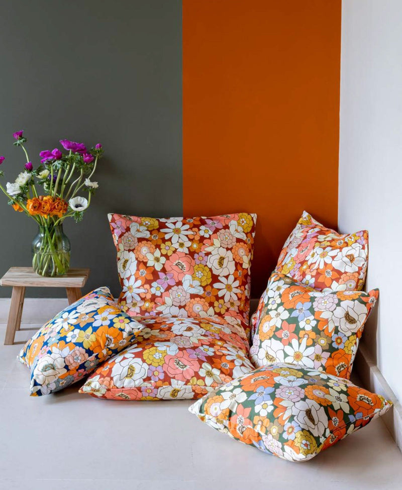 Tissu gabardine de coton SUZANNE imprimé fleurs rétro : bleu, rouille, olive - OEKO - TEX STANDARD 100 - tissuspipi.com