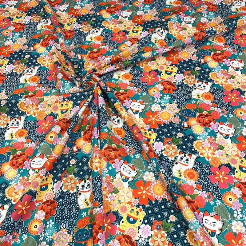 Tissu cotonnade motif traditionnel japonais au chat porte bonheur maneki - neko & fleurs - Le tissu parfait pour les furoshiki ! - tissuspipi.com