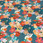 Tissu cotonnade motif traditionnel japonais au chat porte bonheur maneki - neko & fleurs - Le tissu parfait pour les furoshiki ! - tissuspipi.com